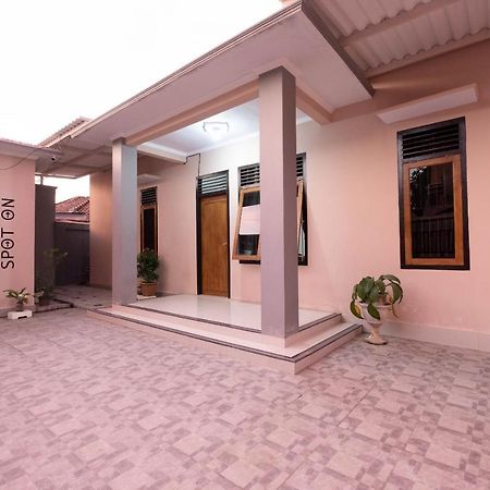 Spot On 1784 Tnc Residence Syariah Mataram Exterior photo